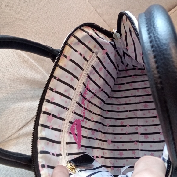 Gorgeous EUC Love by Betsy Johnson Crossbody - Picture 3 of 9